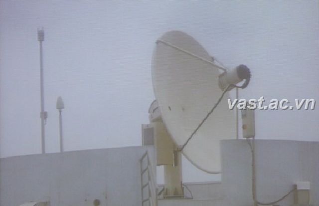 Ăng ten thu phát tín hiệu tại trạm Hòa Lạc