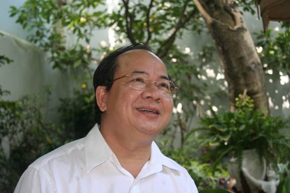 Nhà thơ Hoàng Quang Thuận