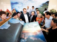 Chạm vào cõi thiêng
