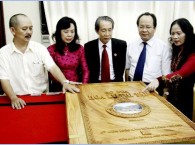 Độc bản Hoa Lư thi tập tặng Thủ đô nghìn tuổi