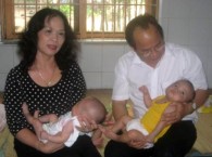 GS. Hoàng Quang Thuận đến thăm Trung tâm Nhân đạo Quê Hương