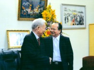 Giáo sư Hoàng Quang Thuận đến thăm và chúc thọ Đại tướng Lê Đức Anh