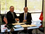 GS.TS Hoàng Quang Thuận ký hợp tác với Trường Đại học Houston